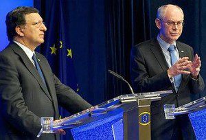 European Commission President Jose Manuel Barroso, left, and European Council President Herman Van Rompuy meet reporters, February 8, 2013 (Photo courtesy EC)