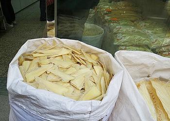 Dried shark fins for sale in a Hong Kong market, January 2013 (Photo by Oleg)