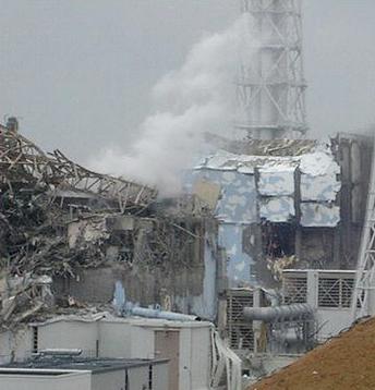Smoke rises from Tokyo Electric Power Company's Fukushima Daiichi nuclear power plant, March 27, 2011 (Photo courtesy TEPCO) 