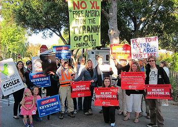 Keystone XL pipeline protesters greet President Barack Obama in Palo Alto, California, June 6, 2013 (Photo by Sierra Club)