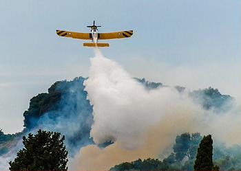 firefighting plane
