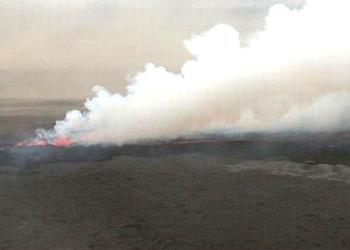 A cloud of gas and steam rises from the fissure, August 31, 2014 (Photo courtesy University of Iceland Institute of Earth Sciences)
