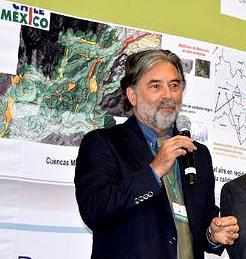 Dr. Alfonso Aguirre-Muñoz at an event honoring winners of the National Photo Contest on combatting climate change in Mexico, June 2016 (Photo by PNUD México)