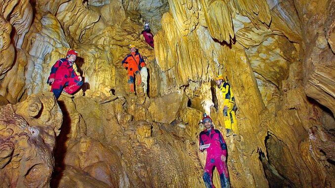 caving Indonesia