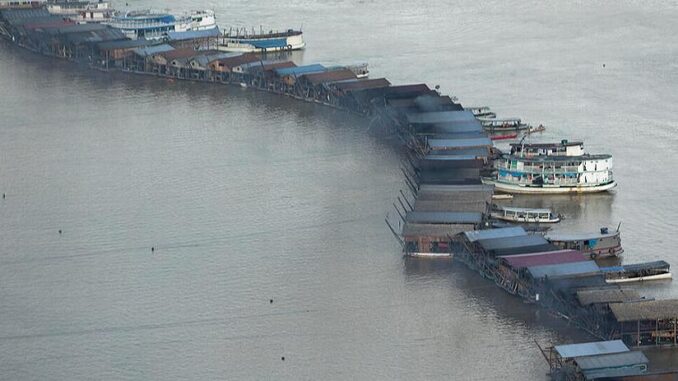 gold miners' boats Maeira River