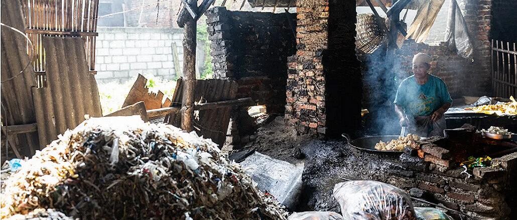 Burning plastic Indonesia