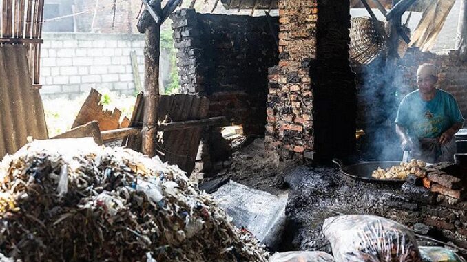 Burning plastic Indonesia